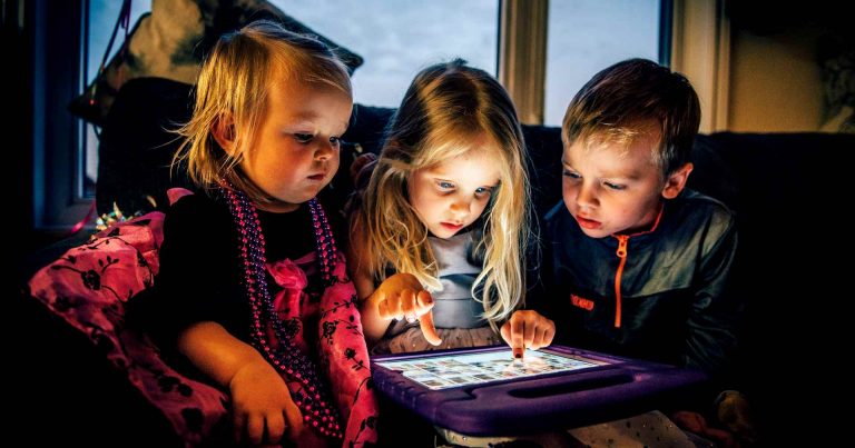 toddlers and touchscreens as learning tool - kids playing