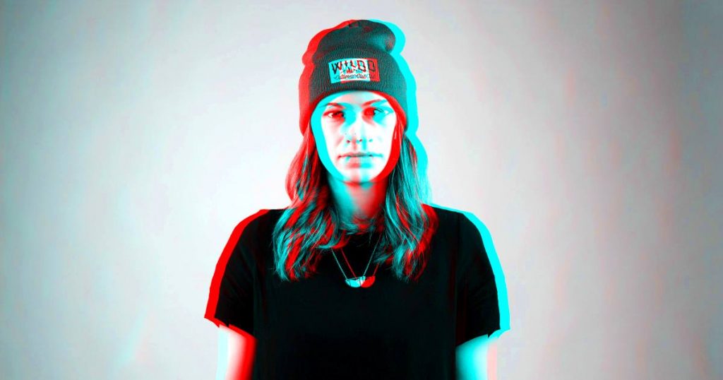 Can psilocybin cure depression? study says yes - trippy girl in hat
