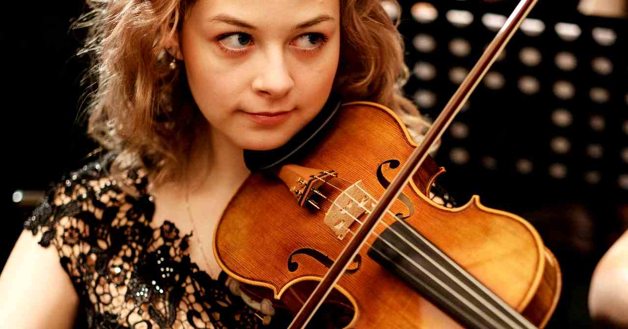 violing making and AI - woman playing violin