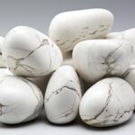 Howlite: A Comprehensive Guide to Its Properties and Uses